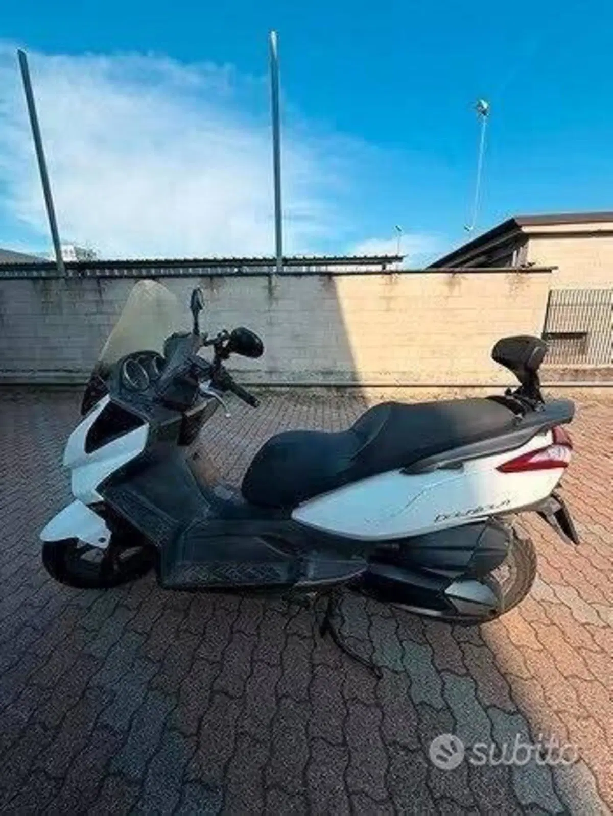Kymco Downtown 300i (2009 - 17) (2)