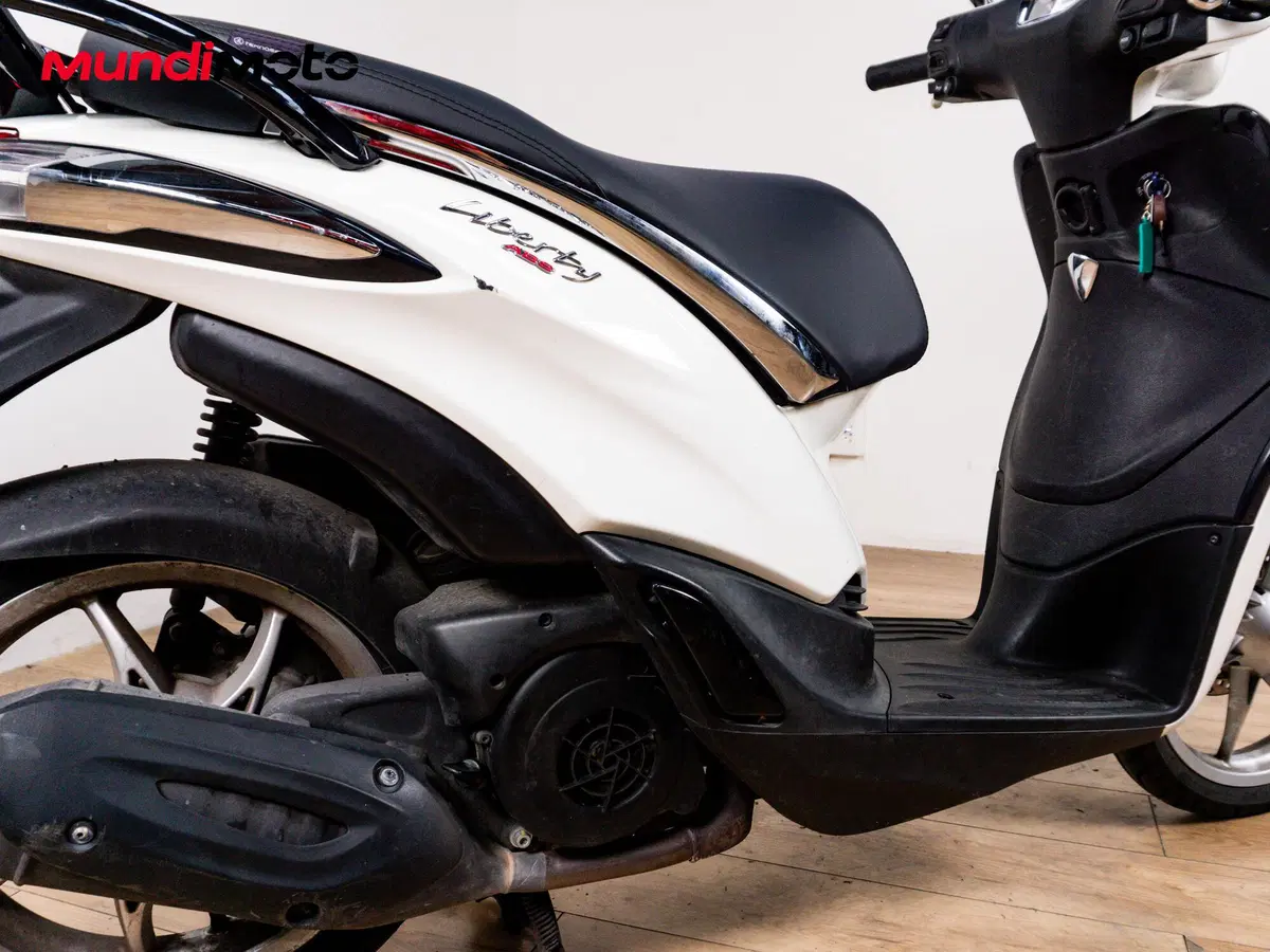 Piaggio Liberty 125 i-get ABS (2016) (4)