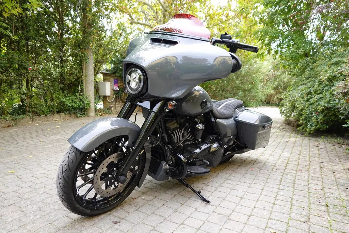 Harley-Davidson 107 Street Glide Special (2017 - 19) - FLHXS (2)