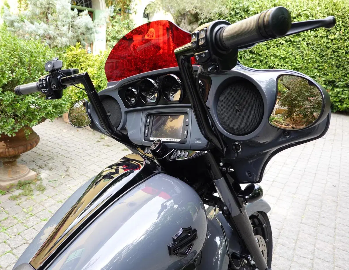 Harley-Davidson 107 Street Glide Special (2017 - 19) - FLHXS (8)