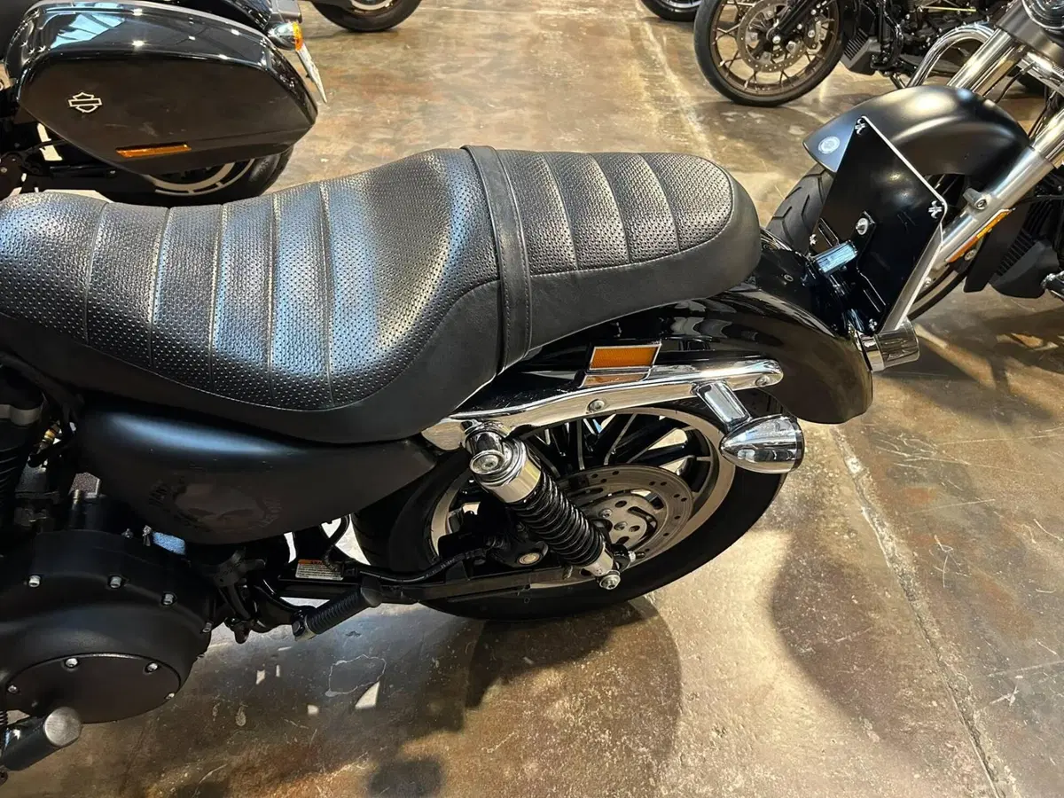 Harley-Davidson 883 R (2006 - 07) - XL 883R (3)