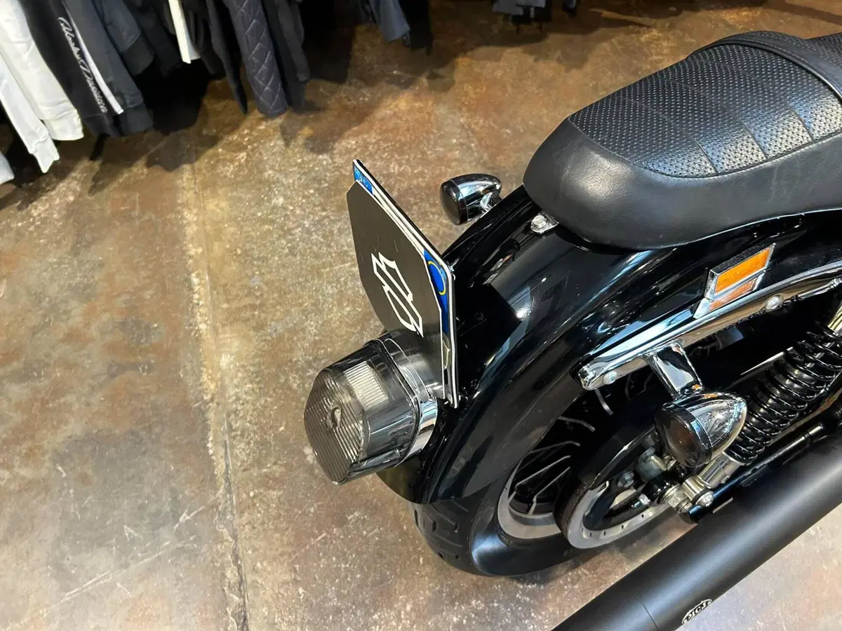 Harley-Davidson 883 R (2006 - 07) - XL 883R (4)