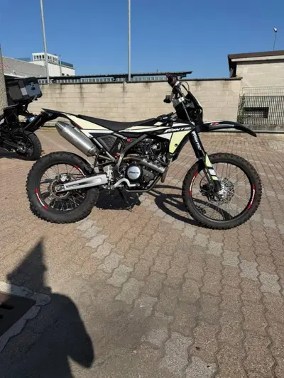 Fantic Motor XEF 125 Performance 4T (2022) usata