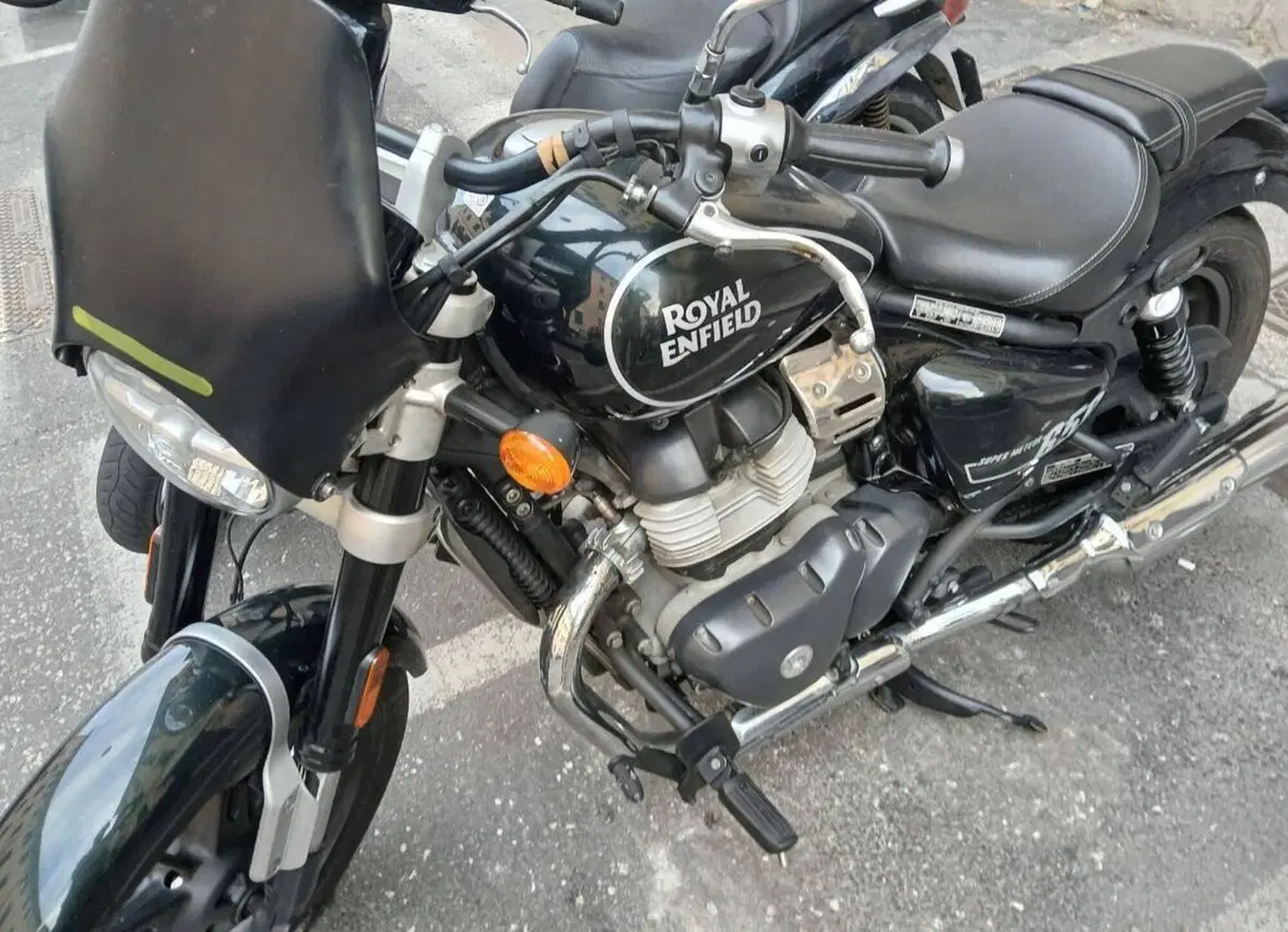 Royal Enfield Super Meteor 650 (2023 - 26) (2)