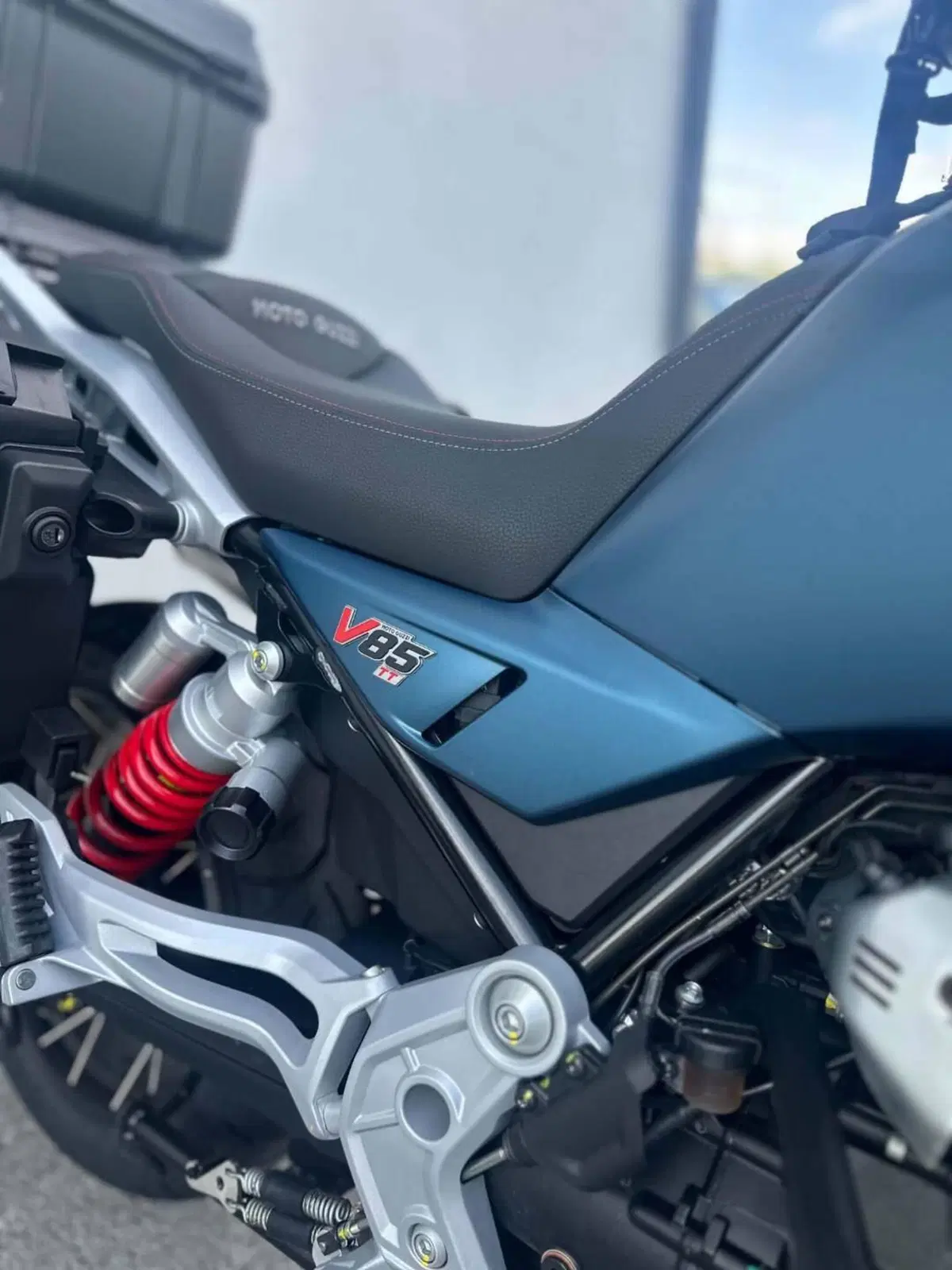 Moto Guzzi V85 TT Travel (2024 - 26) (4)