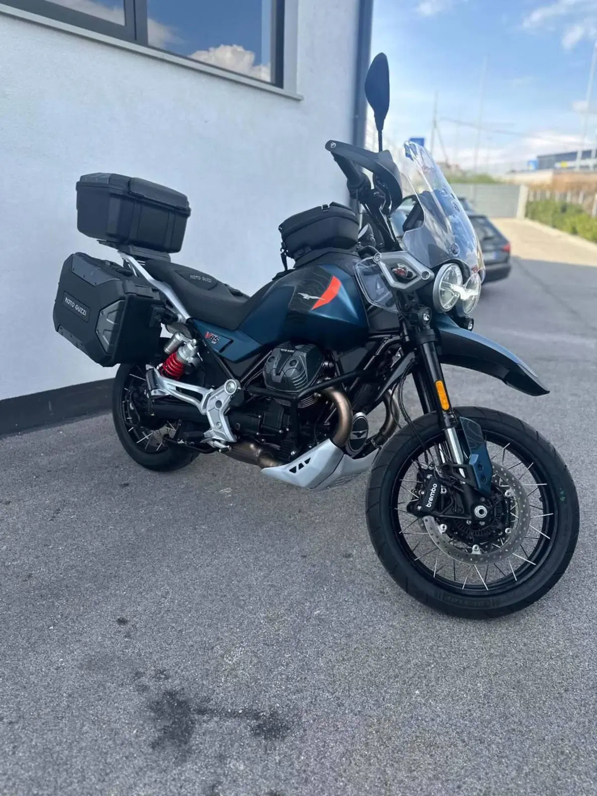 Moto Guzzi V85 TT Travel (2024 - 26) (9)