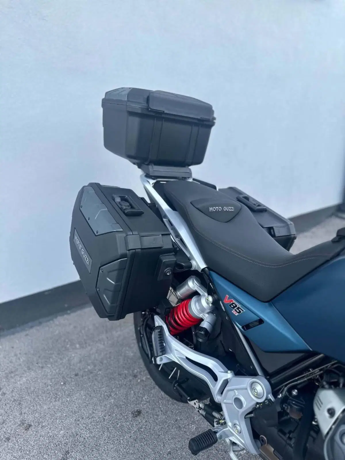 Moto Guzzi V85 TT Travel (2024 - 26) (12)