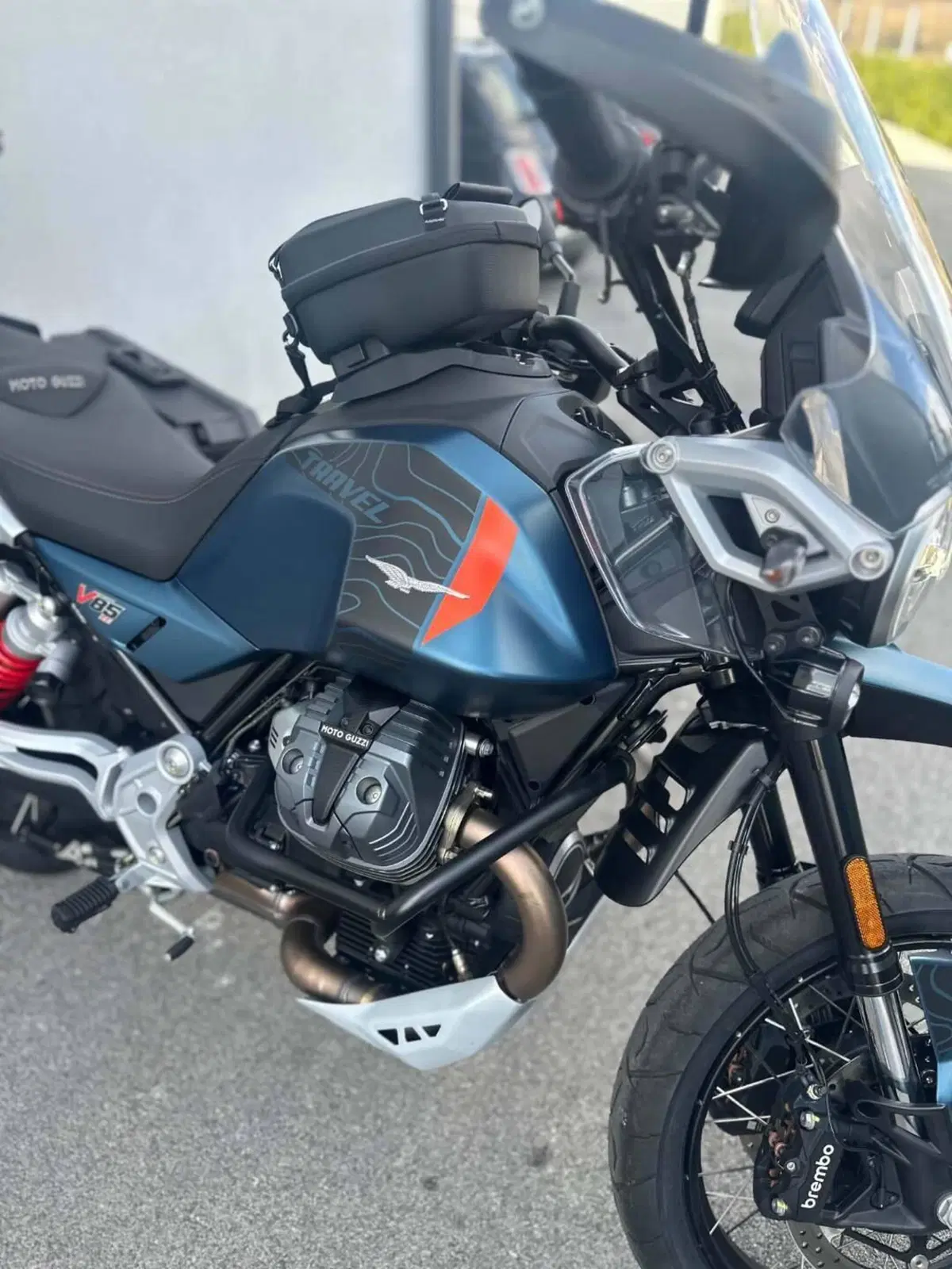 Moto Guzzi V85 TT Travel (2024 - 26) (2)