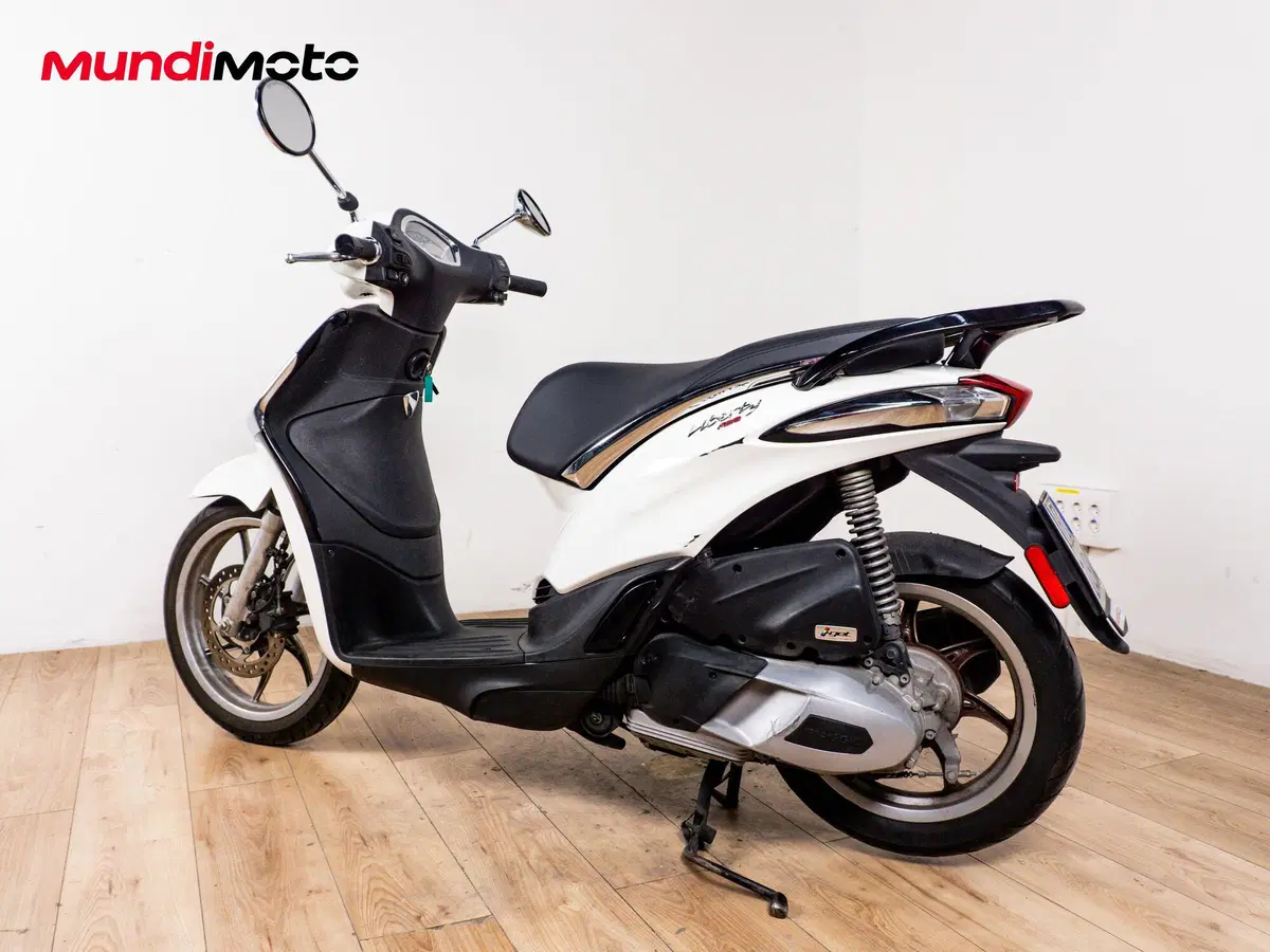 Piaggio Liberty 125 i-get ABS (2016) (7)