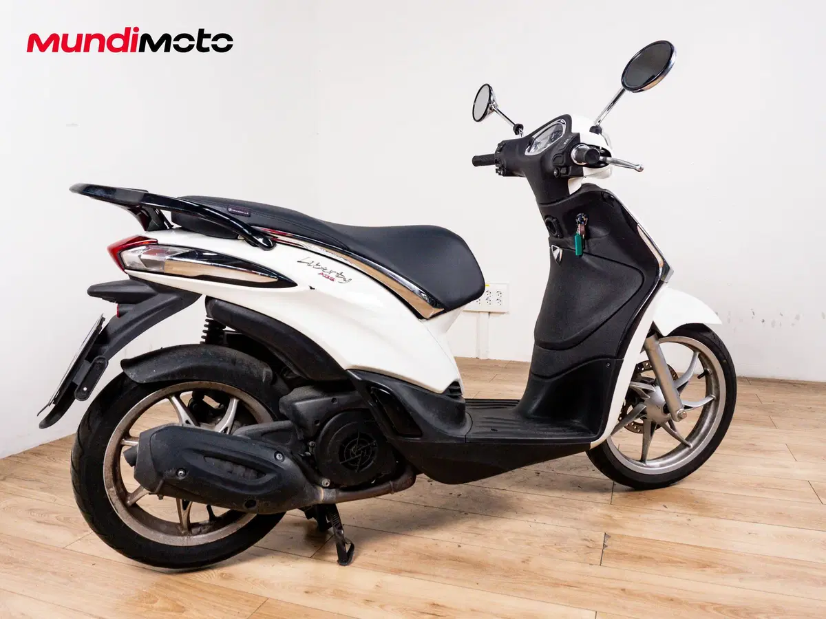 Piaggio Liberty 125 i-get ABS (2016) (3)