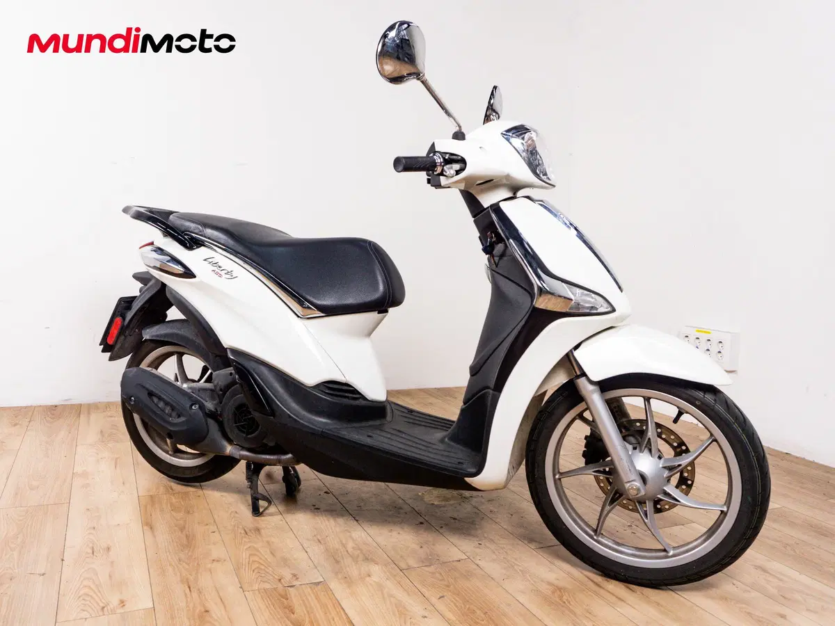 Piaggio Liberty 125 i-get ABS (2016) (2)