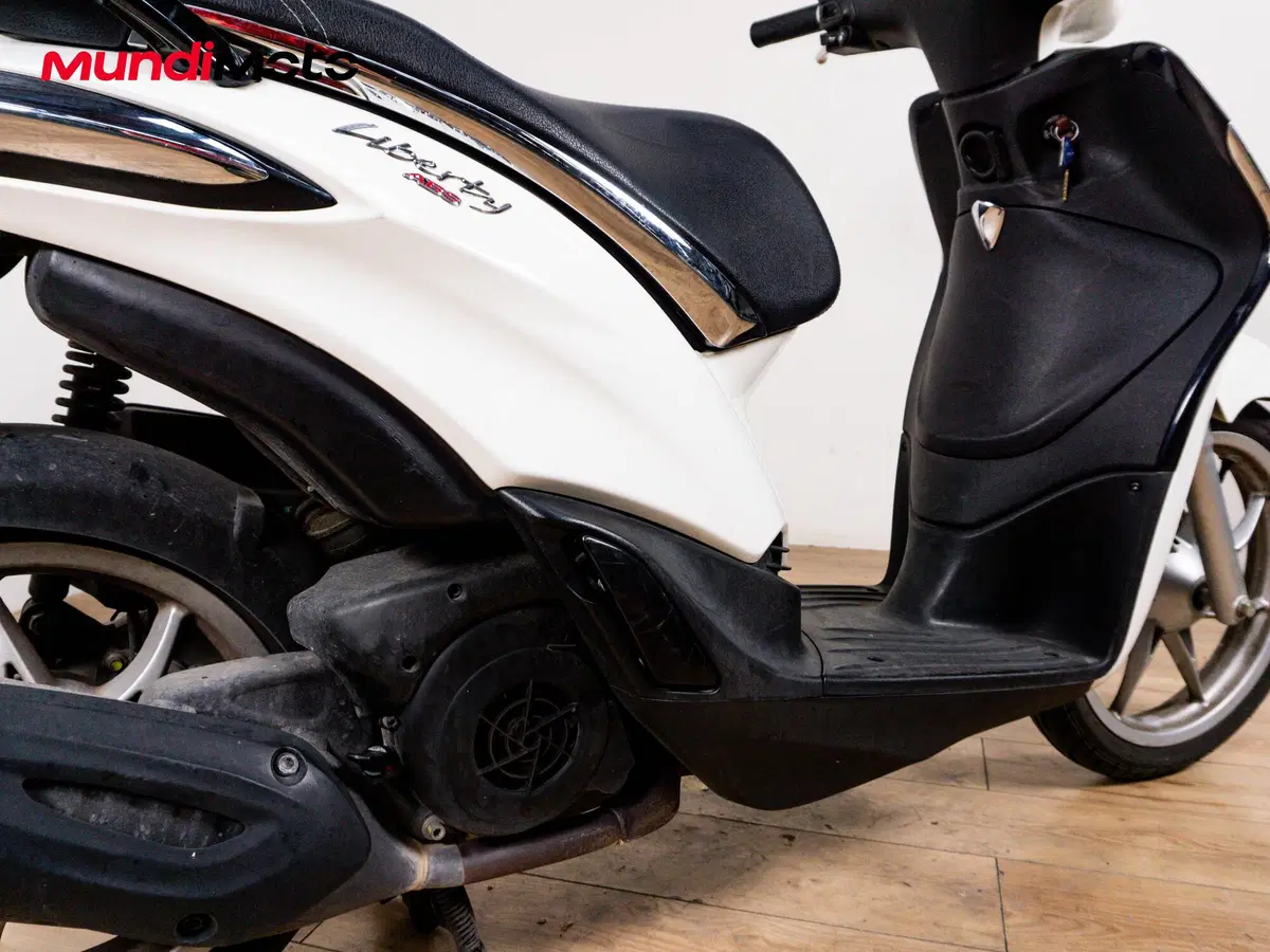Piaggio Liberty 125 i-get ABS (2016) (4)