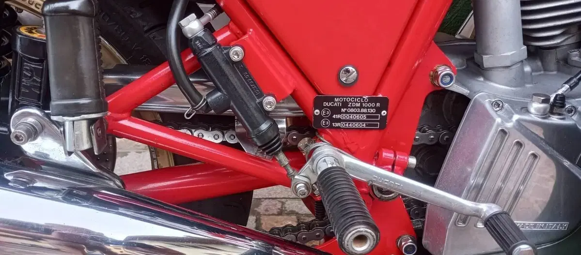 Ducati 1000 Mike Hailwood Replica  (9)