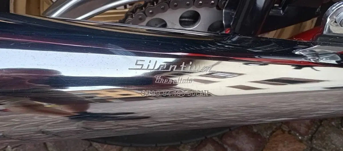 Ducati 1000 Mike Hailwood Replica  (10)