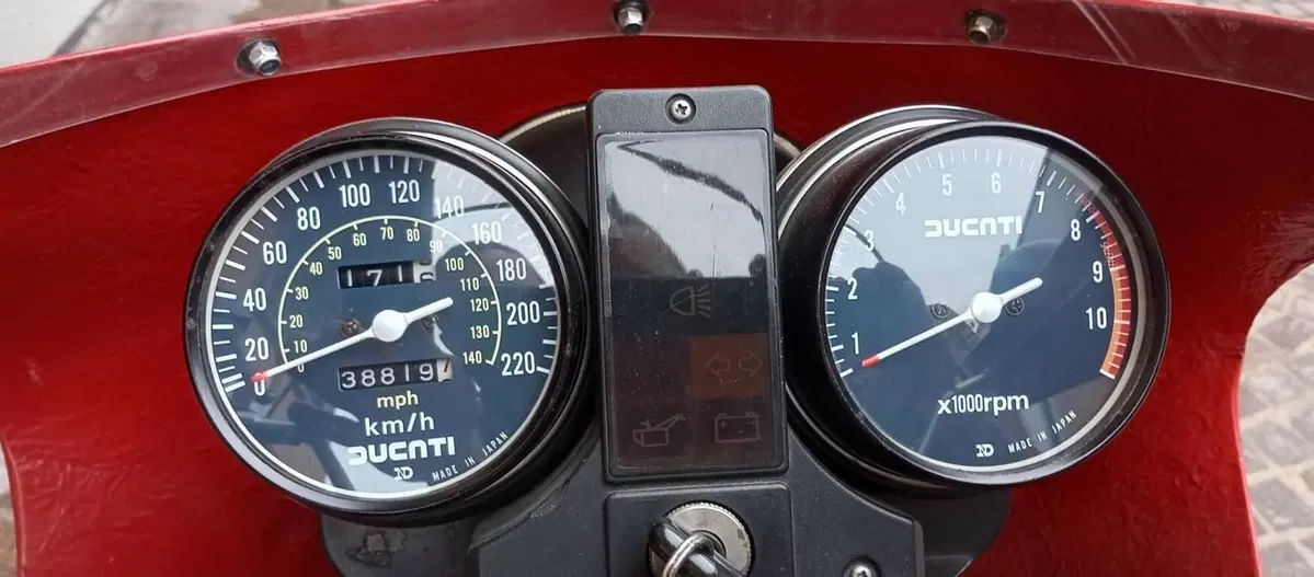Ducati 1000 Mike Hailwood Replica  (11)
