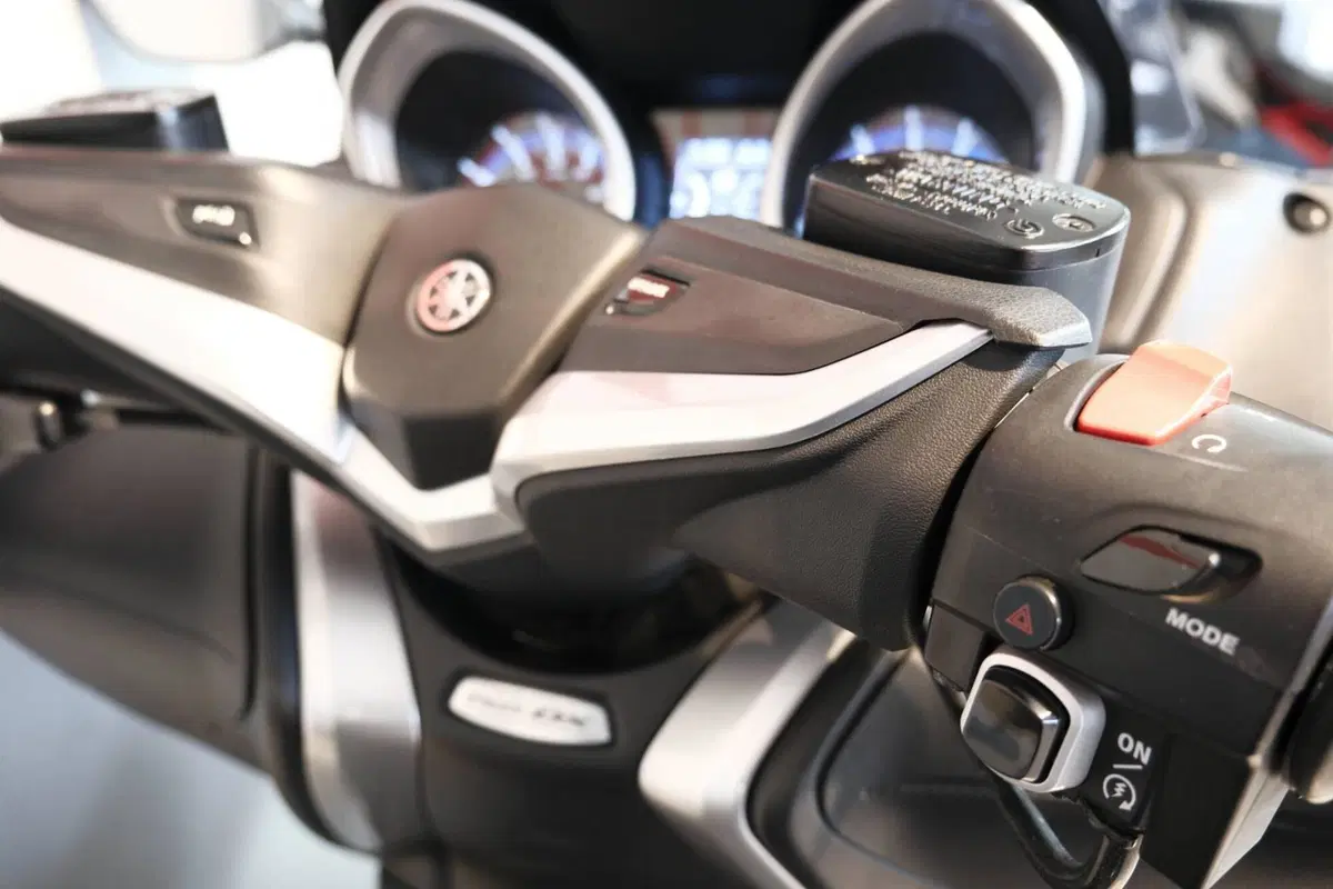 Yamaha T-Max 530 DX (2017 - 19) (8)