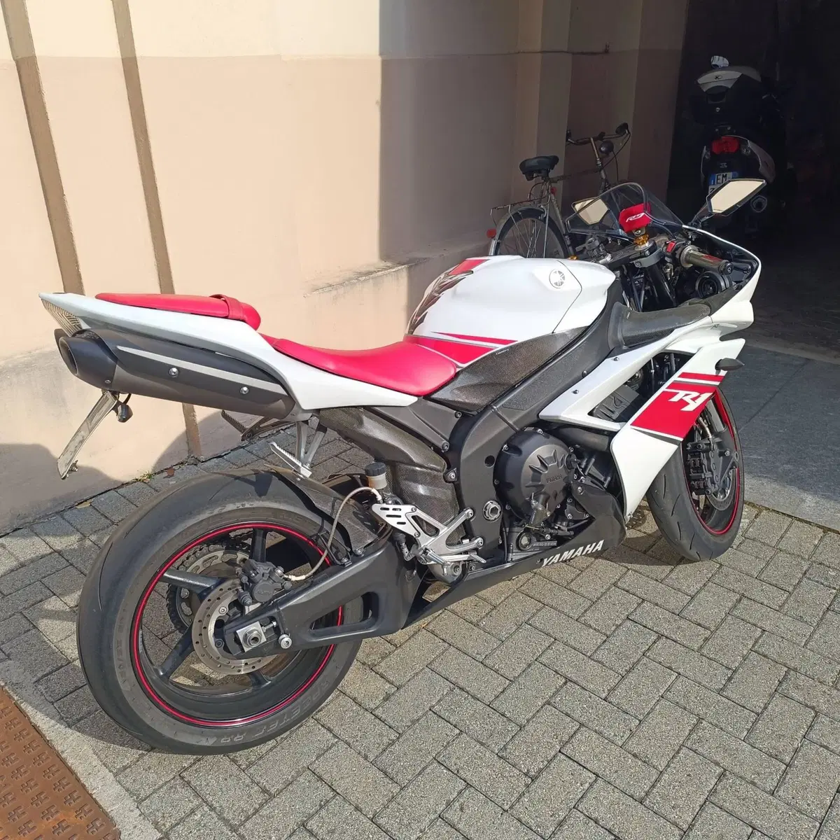 Yamaha YZF R1 (2009 - 11) (2)