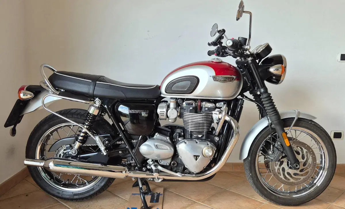 Triumph Bonneville T120 (2016 - 20) (2)