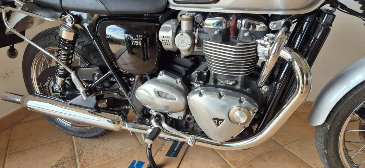 Triumph Bonneville T120 (2016 - 20) (5)