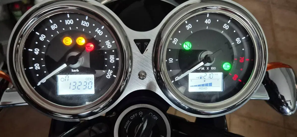 Triumph Bonneville T120 (2016 - 20) (3)