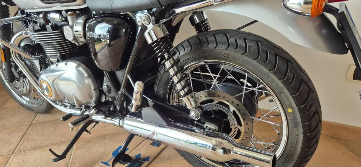 Triumph Bonneville T120 (2016 - 20) (9)