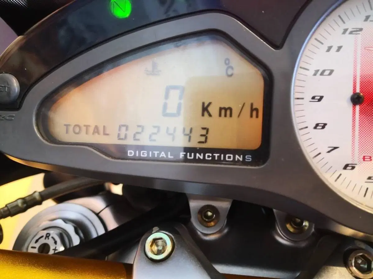 MV Agusta Brutale 910 R (2006 - 11) (12)