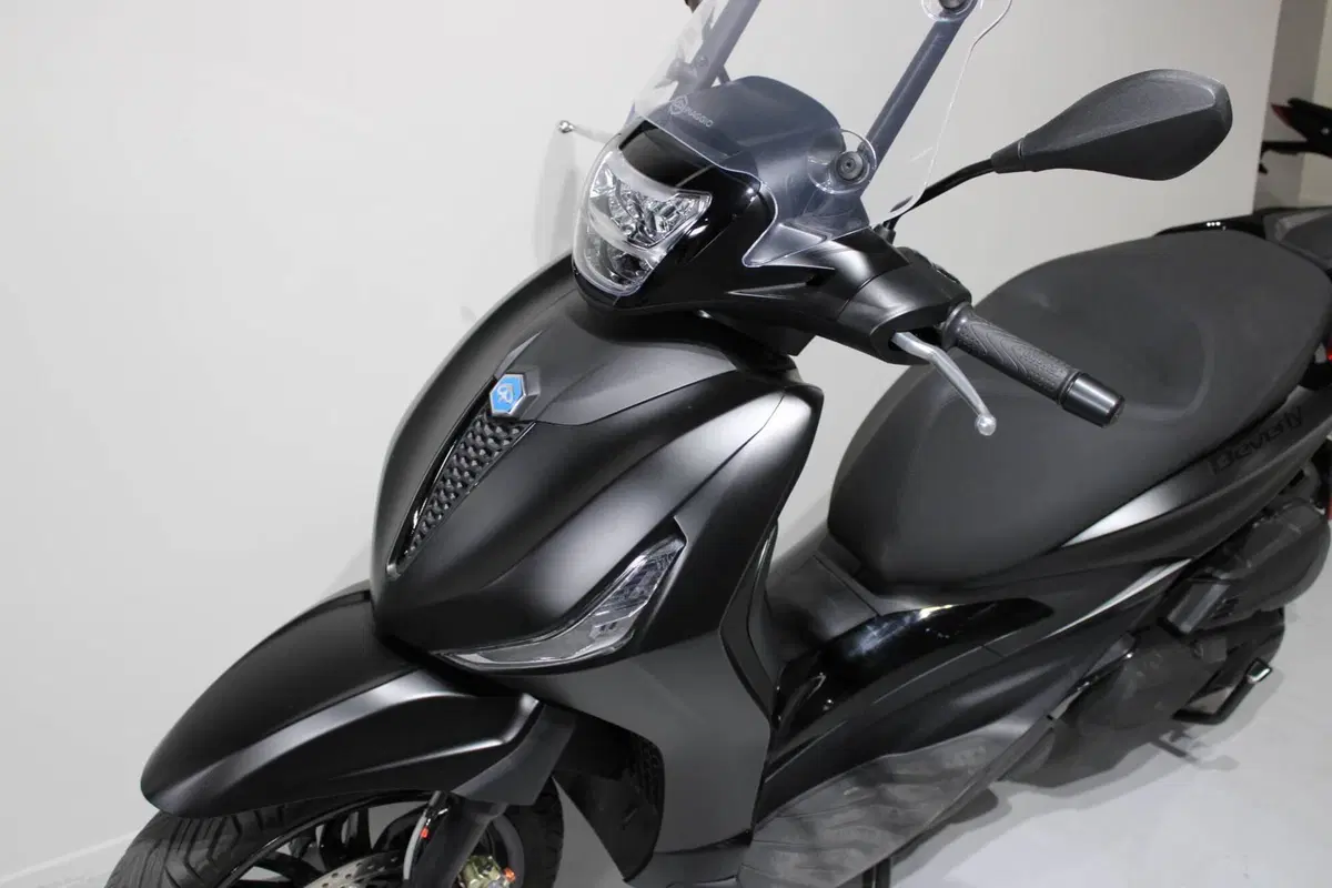 Piaggio Beverly 400 S (2025 - 26) (8)