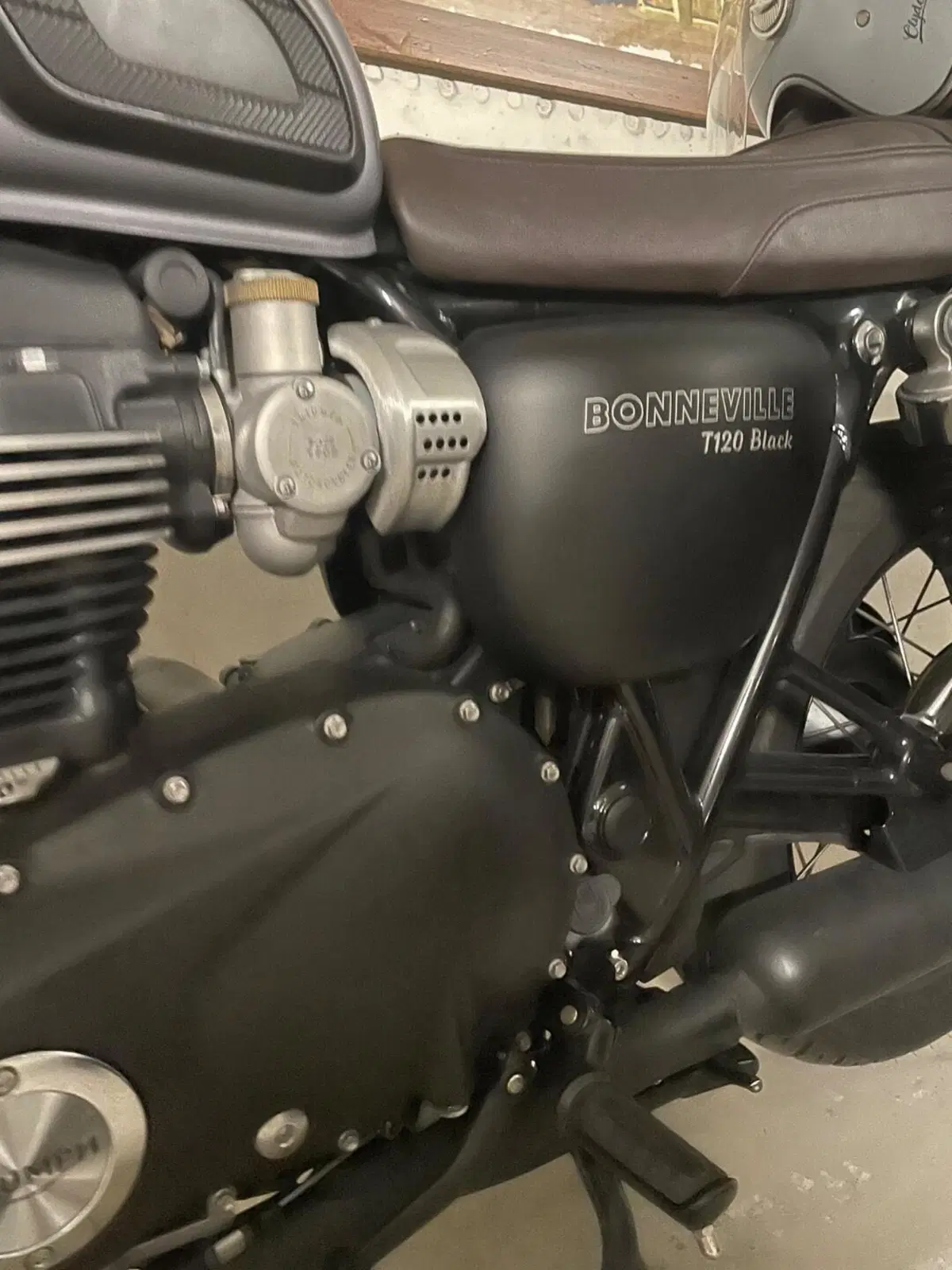 Triumph Bonneville T120 Black (2017 - 20) (2)
