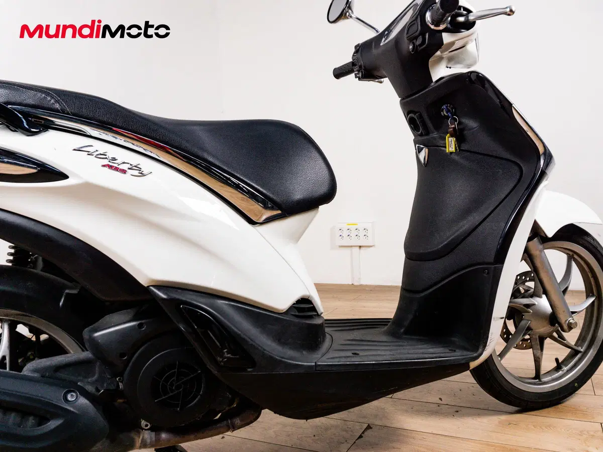 Piaggio Liberty 125 i-get ABS (2016) (4)