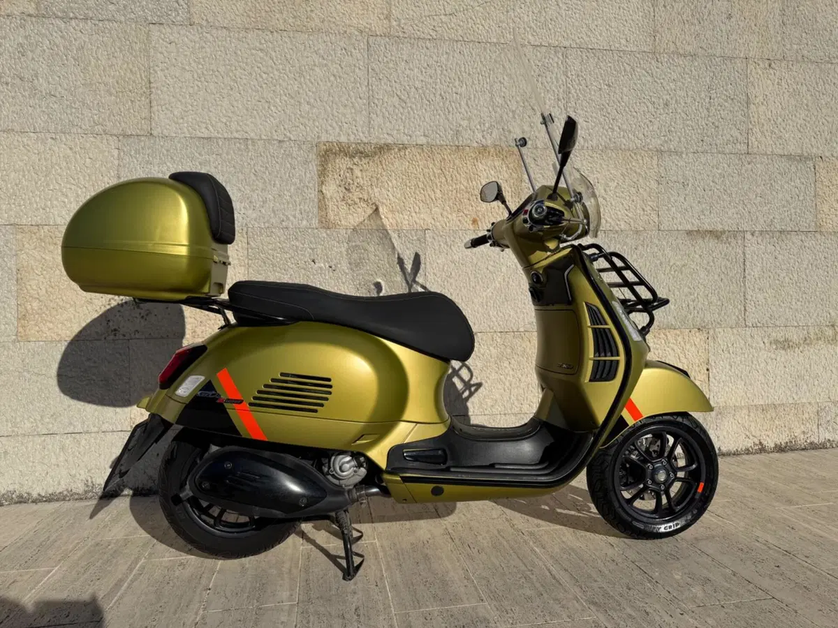 Vespa GTS 300 Super Sport Hpe (2021 - 22) (2)