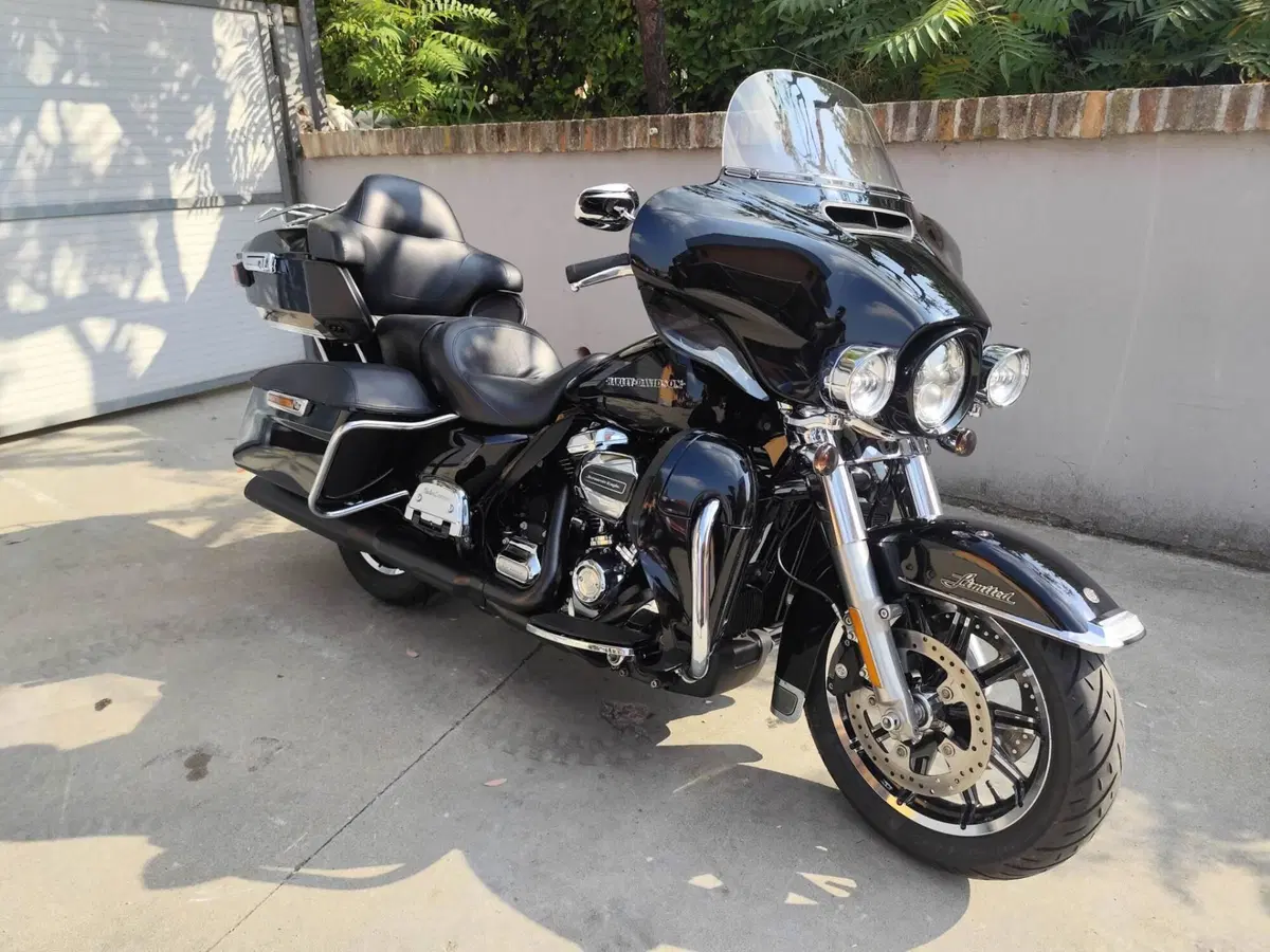 Harley-Davidson 107 Electra Glide Ultra Limited (2017 - 18) - FLHTK (2)