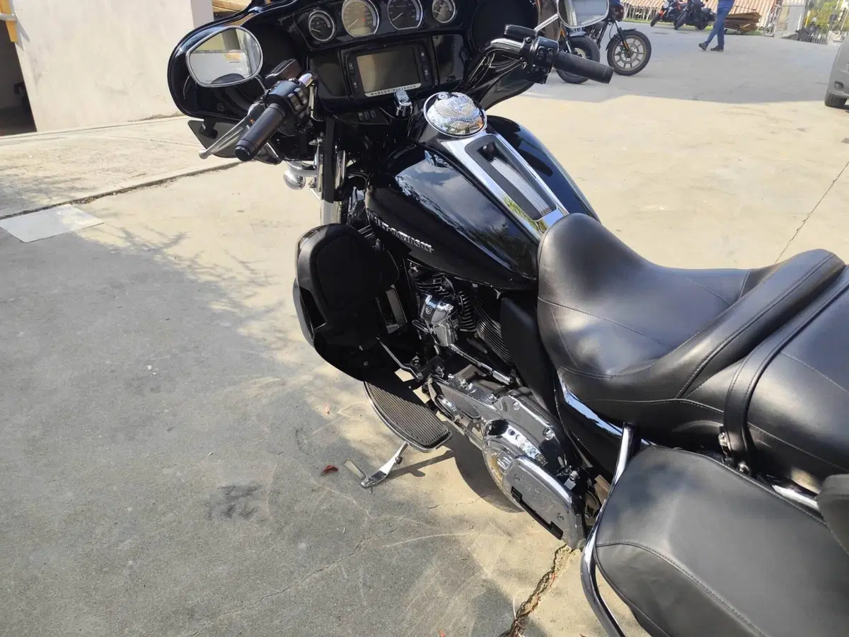 Harley-Davidson 107 Electra Glide Ultra Limited (2017 - 18) - FLHTK (8)