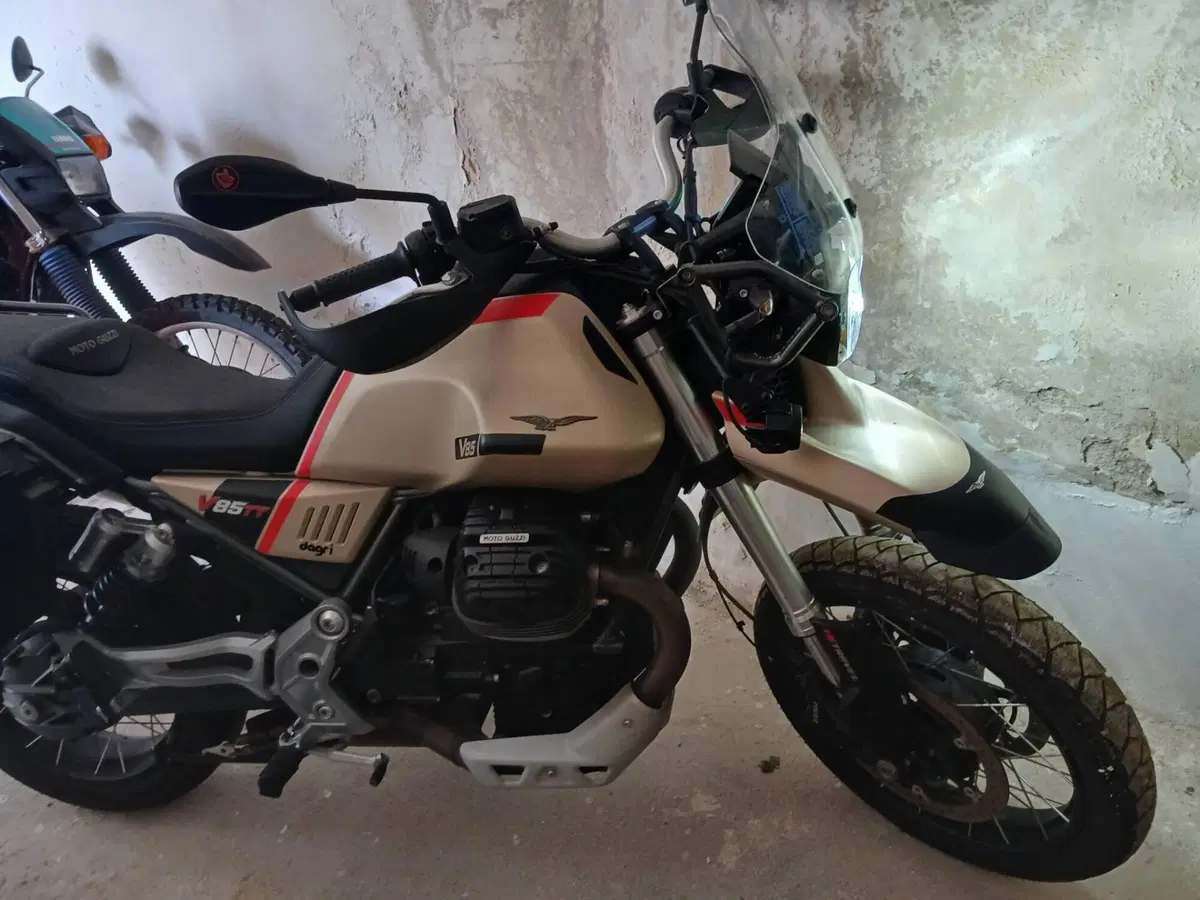 Moto Guzzi V85 TT Travel (2020) (4)