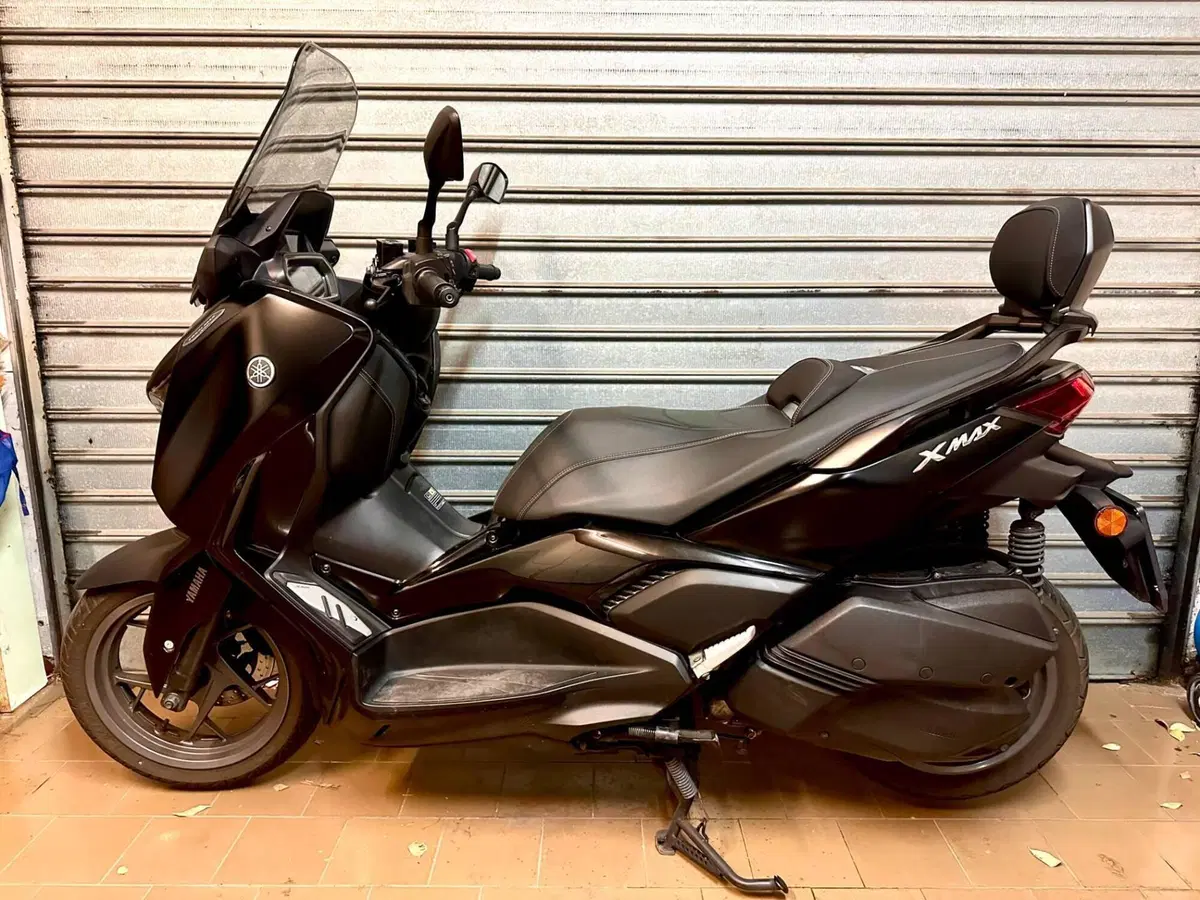 Yamaha X-Max 300 Tech Max (2021 - 24) (2)