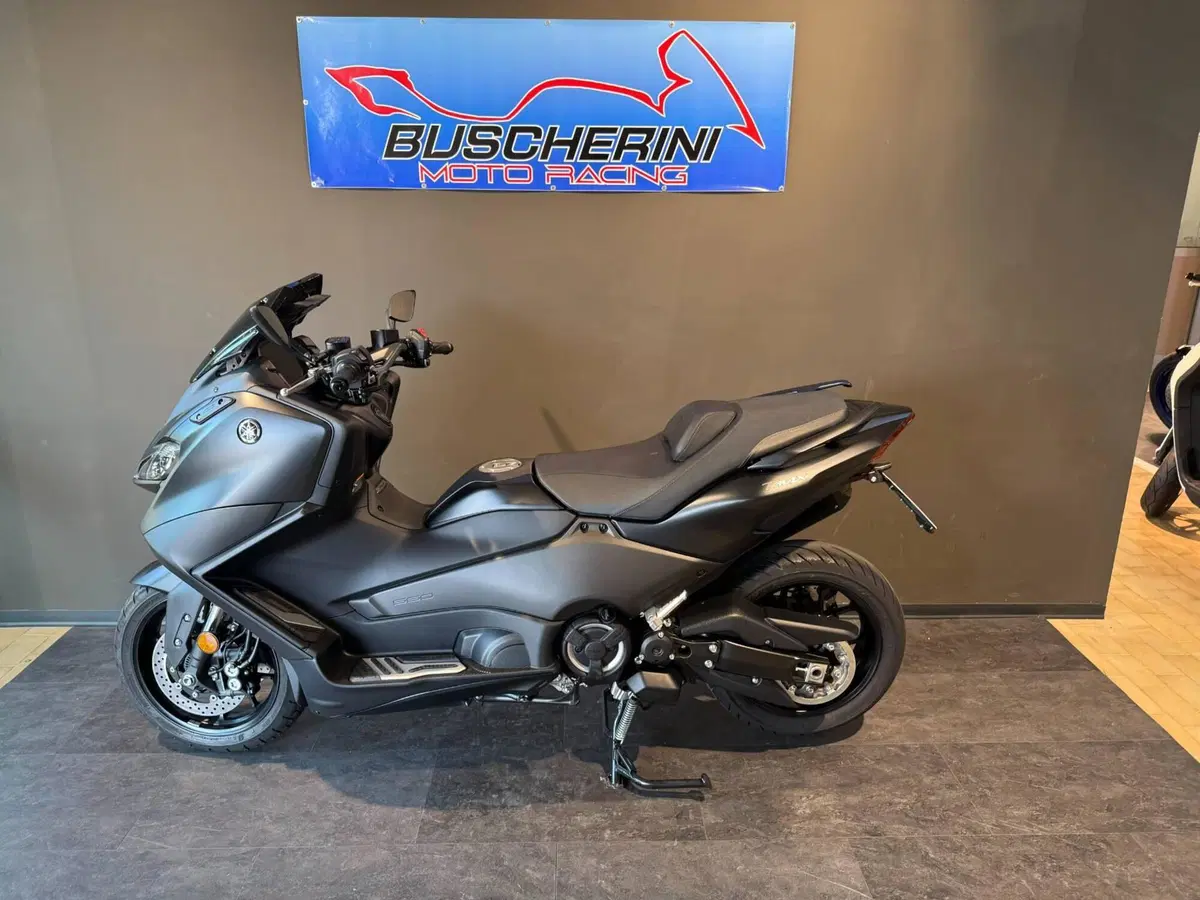Yamaha T-Max 560 (2022 - 24) (8)