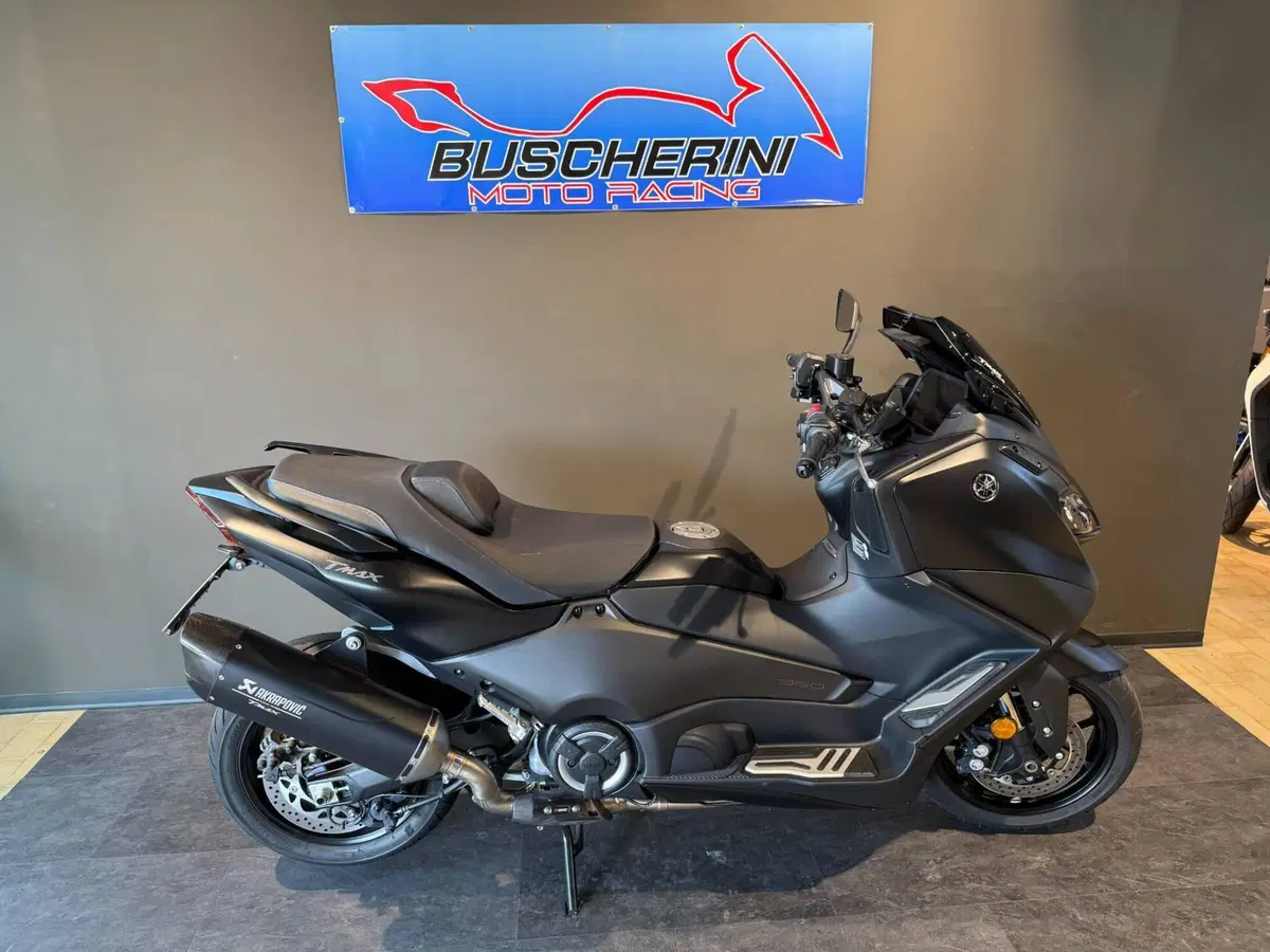 Yamaha T-Max 560 (2022 - 24) (9)
