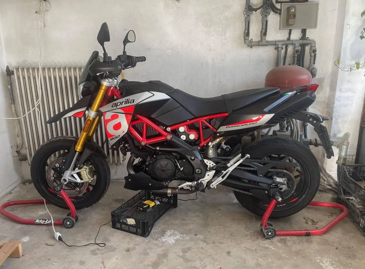 Aprilia Dorsoduro 900 (2017 - 20) (11)