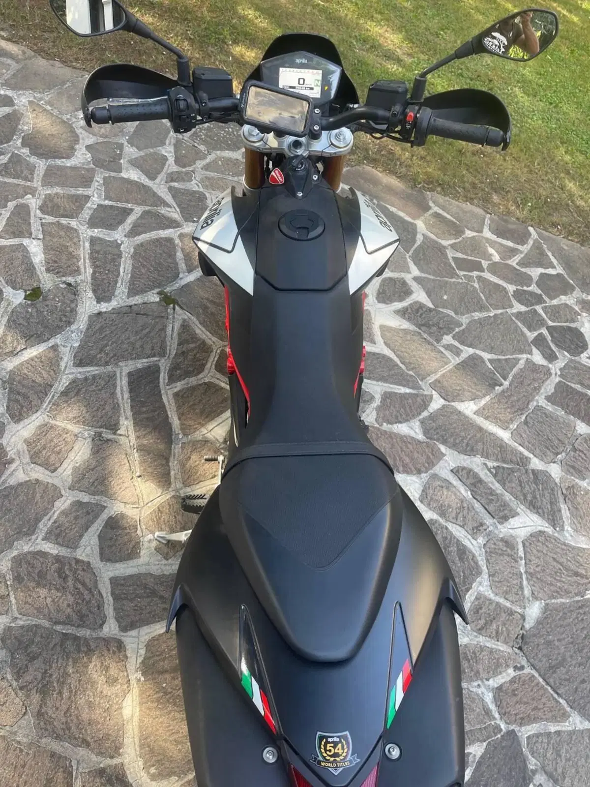Aprilia Dorsoduro 900 (2017 - 20) (9)