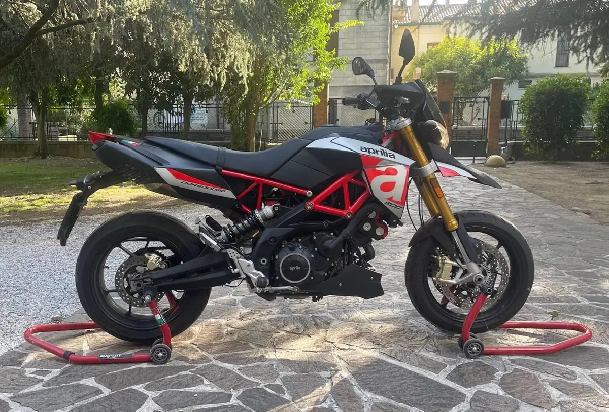 Aprilia Dorsoduro 900 (2017 - 20) (8)