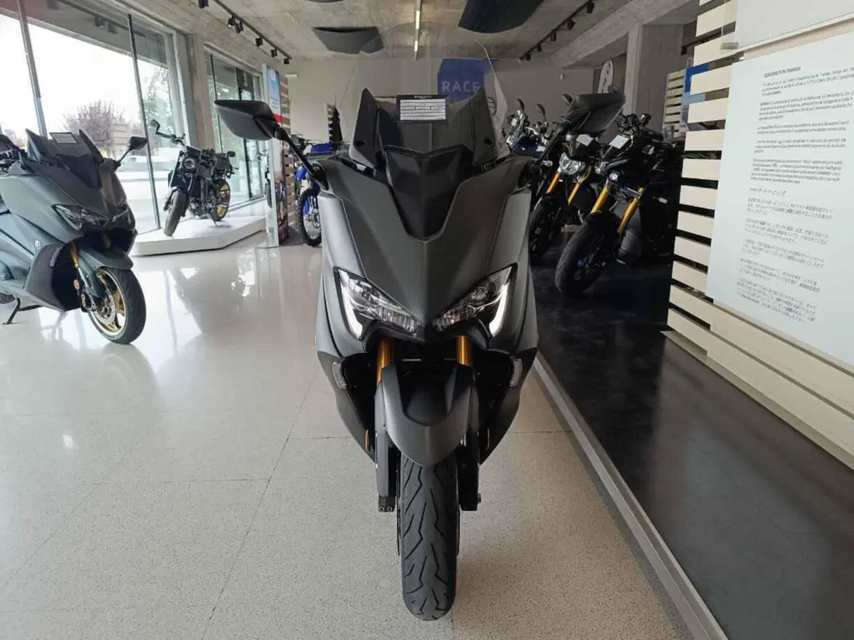 Yamaha T-Max 560 Tech Max (2020) (2)