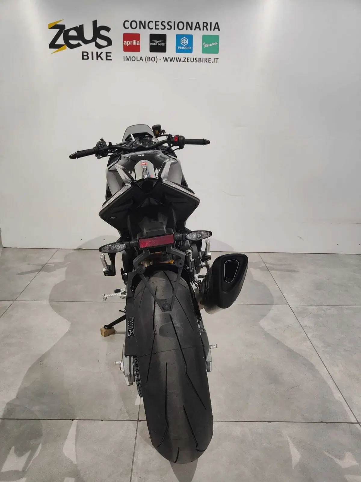 Aprilia Tuono V4 Factory (2025 - 26) (2)