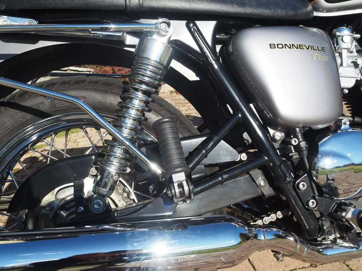 Triumph Bonneville T100 (2008 - 16) (2)