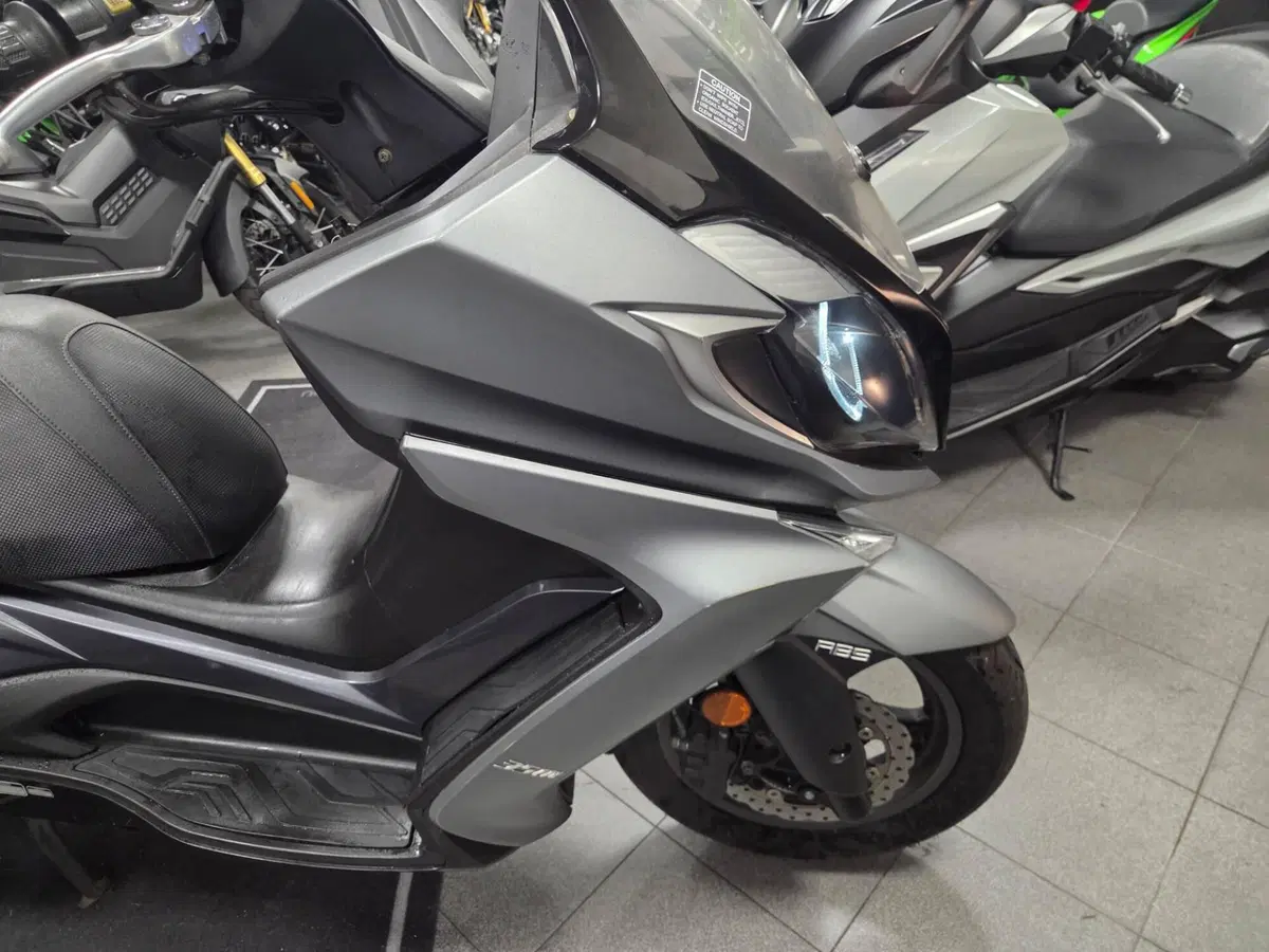 Kymco Downtown 350i ABS (2016 - 20) (3)