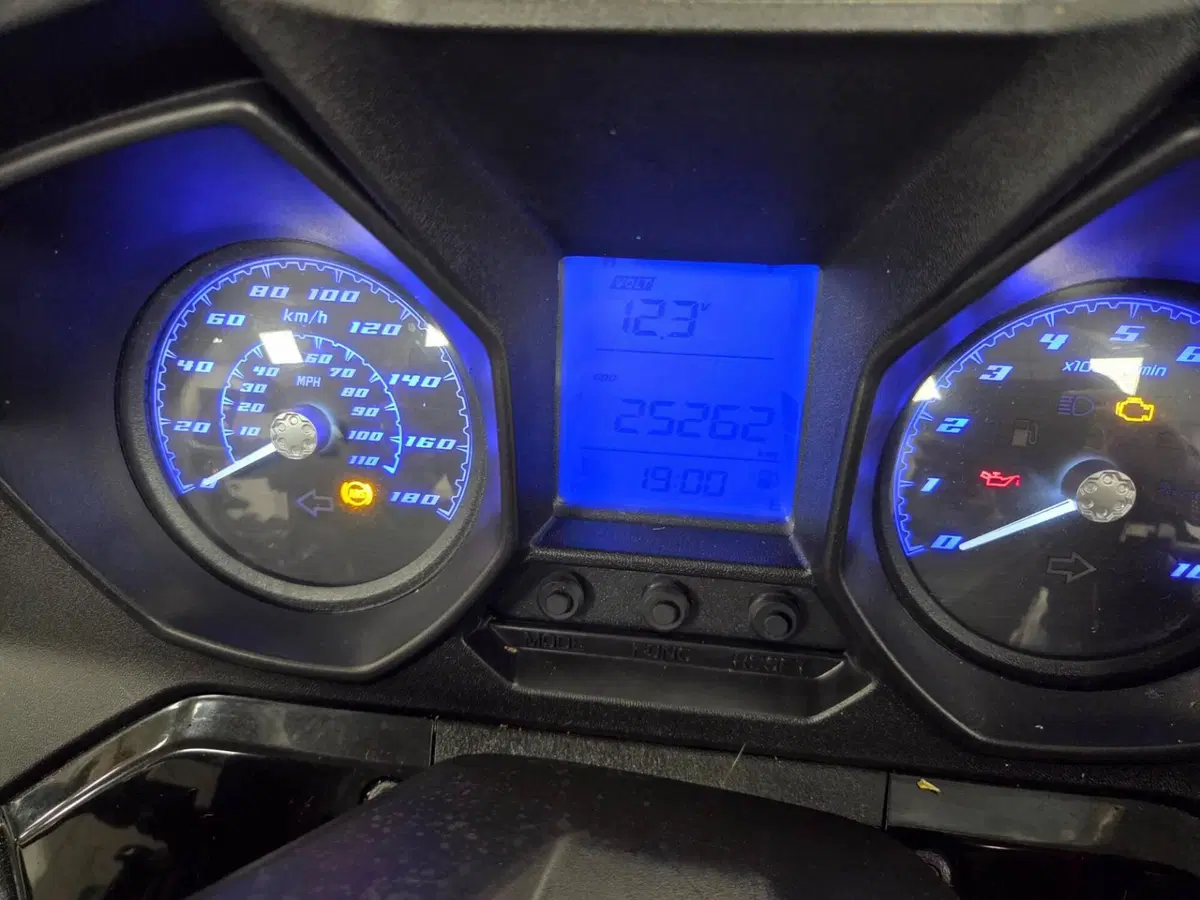 Kymco Downtown 350i ABS (2016 - 20) (4)