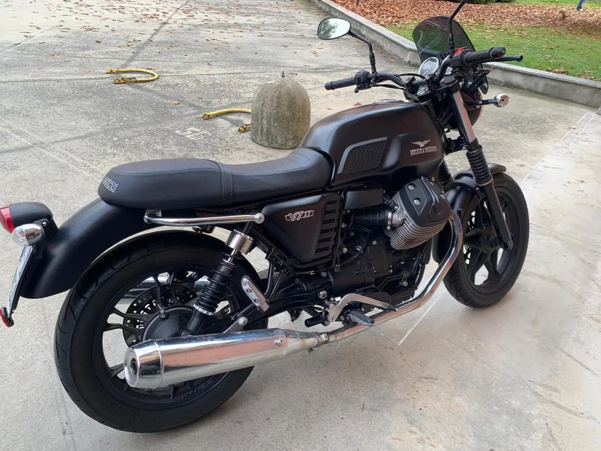 Moto Guzzi V7 II Stone (2015 - 17)