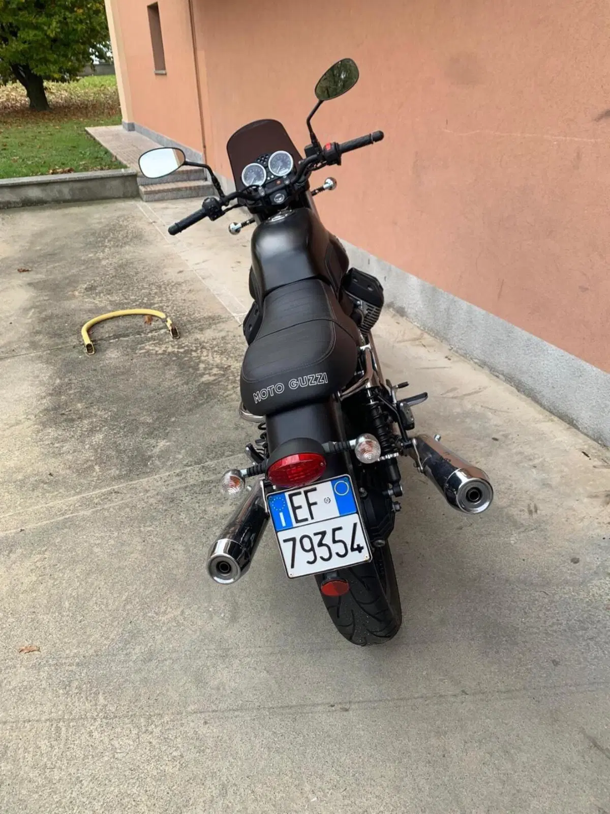 Moto Guzzi V7 II Stone (2015 - 17) (2)