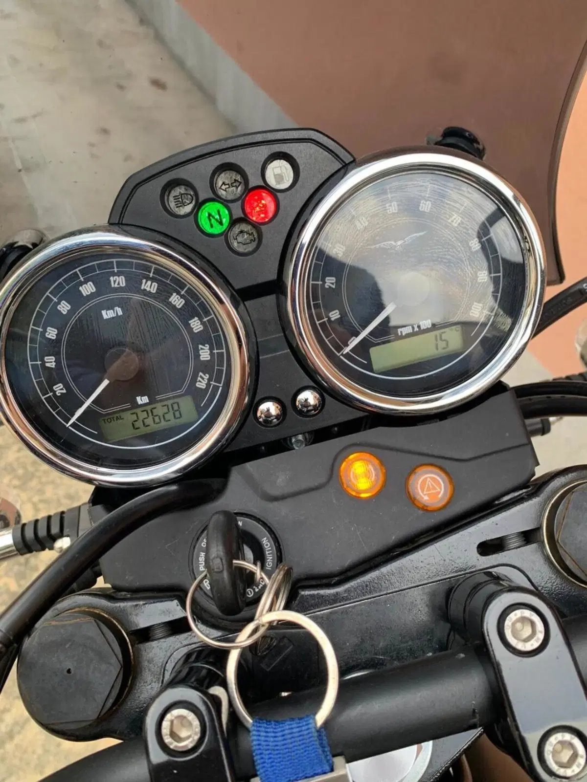 Moto Guzzi V7 II Stone (2015 - 17) (5)