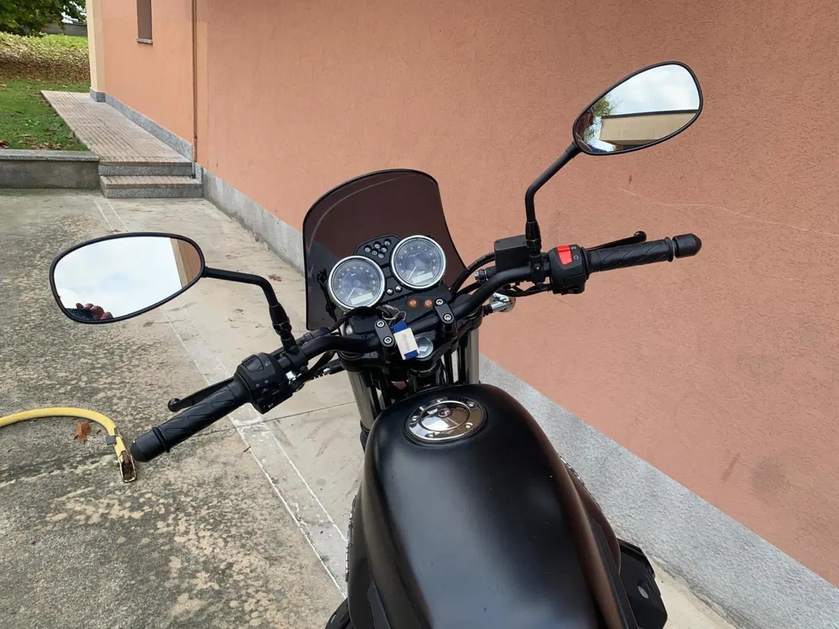 Moto Guzzi V7 II Stone (2015 - 17) (6)