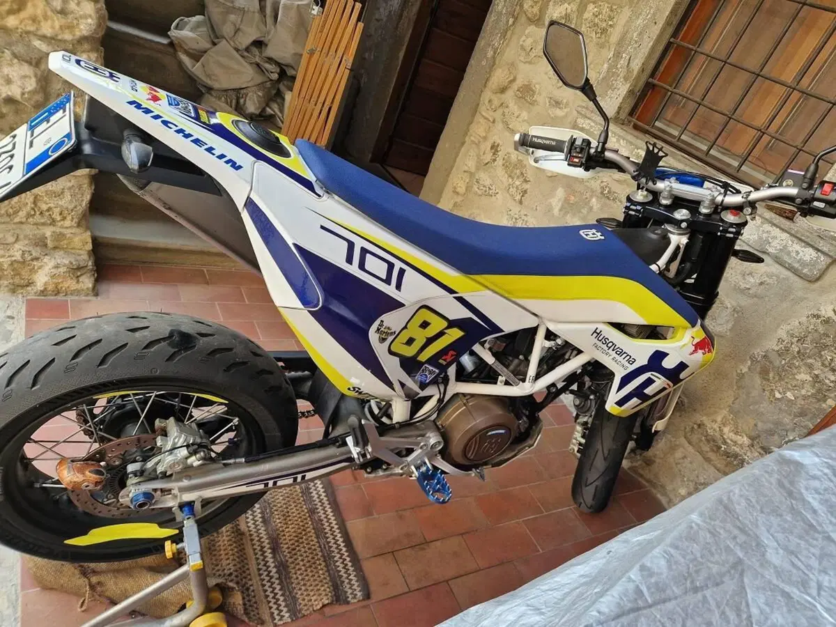 Husqvarna 701 Supermoto (2017 - 19) (2)