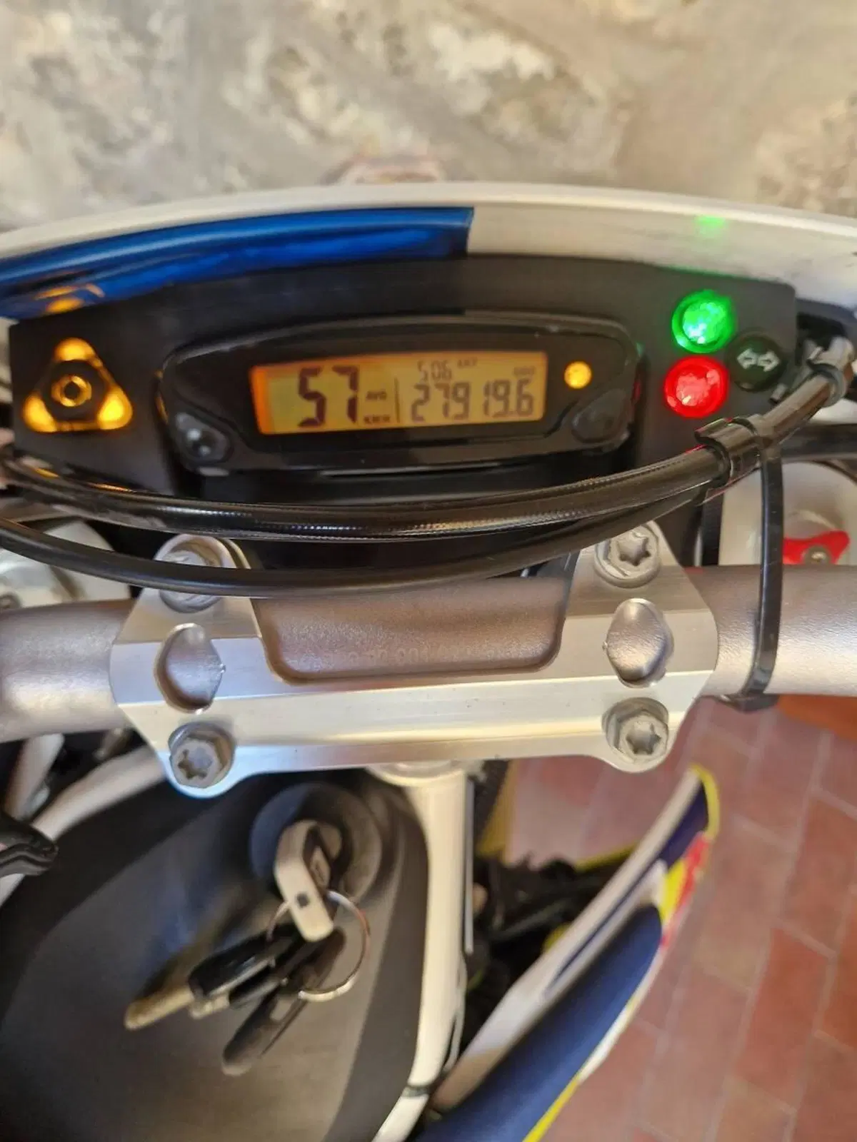 Husqvarna 701 Supermoto (2017 - 19) (3)